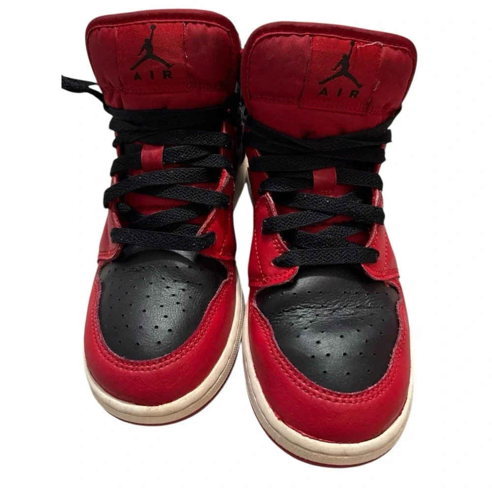 Nike‎ Air Jordan Style High-Top SneakersSize: 5.5Y Women's 7–7.5 Condition: Mint
